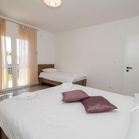 Apartments Zora Seline Zimmer foto